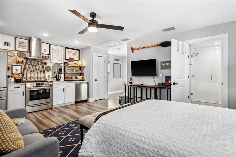 PRIVATE STUDIO – CENTRAL OAK PARK