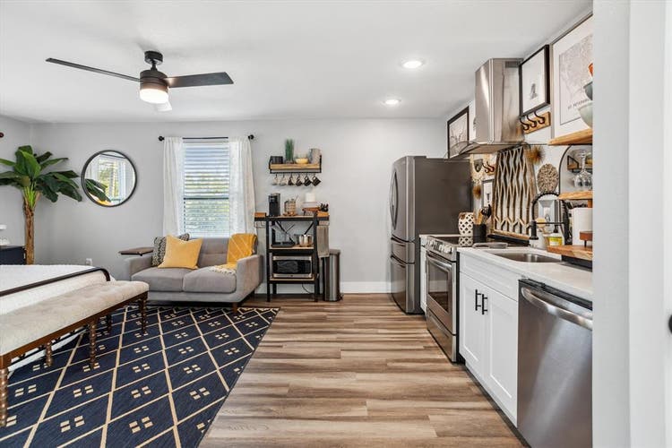 PRIVATE STUDIO – CENTRAL OAK PARK