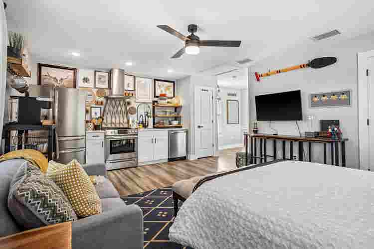 PRIVATE STUDIO – CENTRAL OAK PARK
