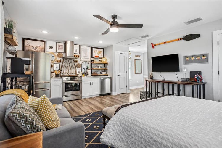 PRIVATE STUDIO – CENTRAL OAK PARK