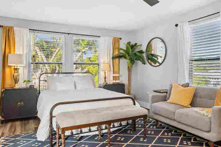 PRIVATE STUDIO – CENTRAL OAK PARK