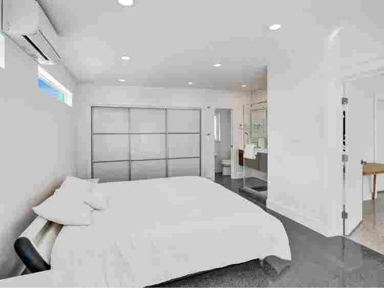 Furnished 4BR w/Pool by the beach