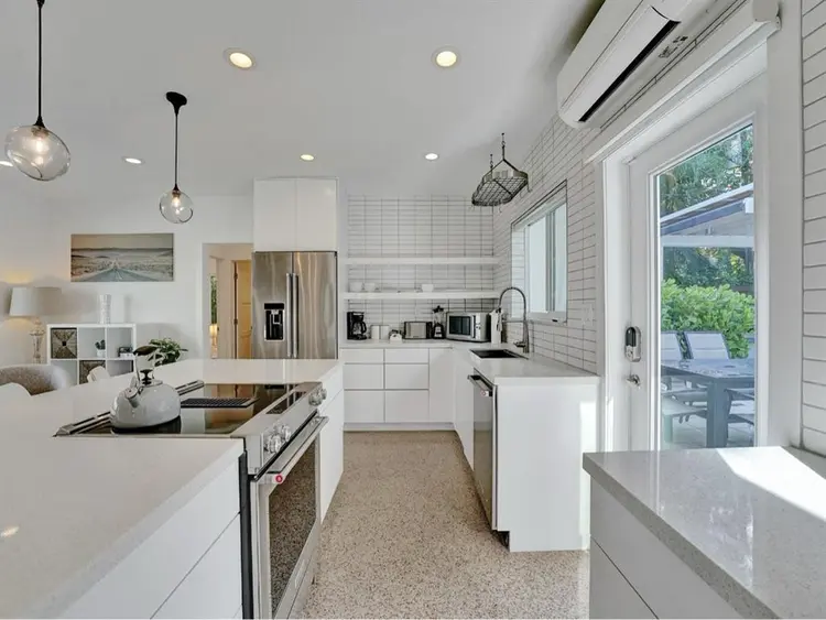 Furnished 4BR w/Pool by the beach