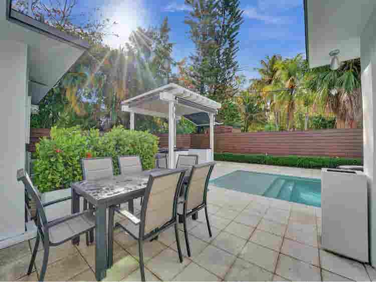 Furnished 4BR w/Pool by the beach