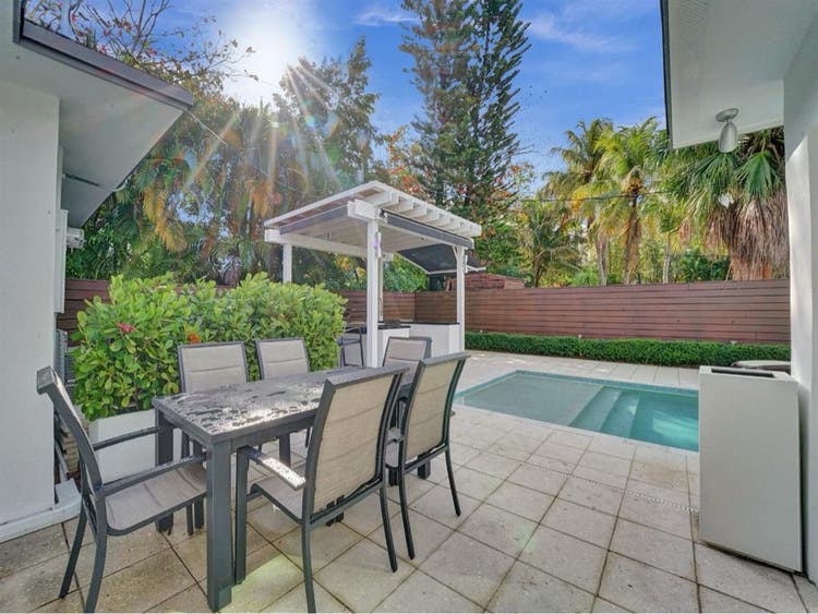 Furnished 4BR w/Pool by the beach