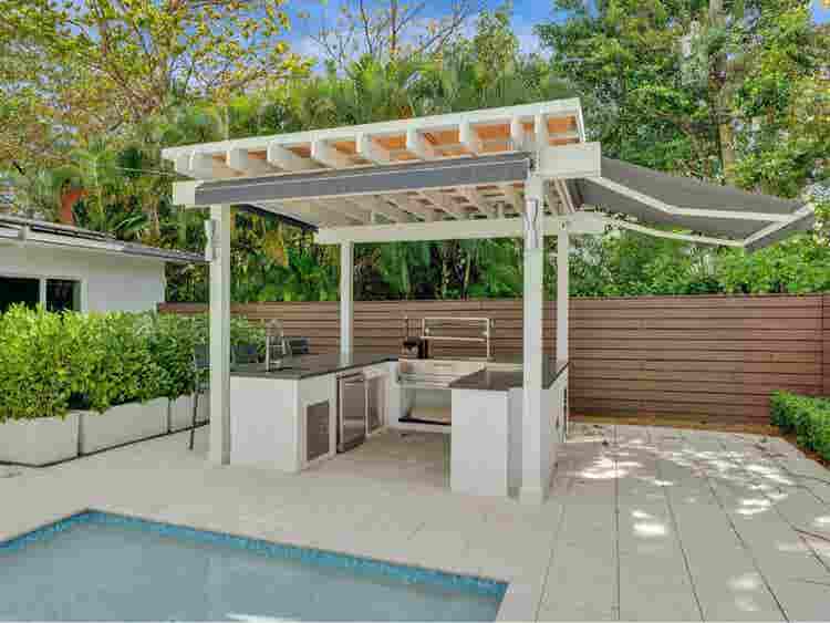 Furnished 4BR w/Pool by the beach