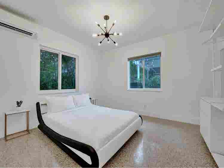 Furnished 4BR w/Pool by the beach
