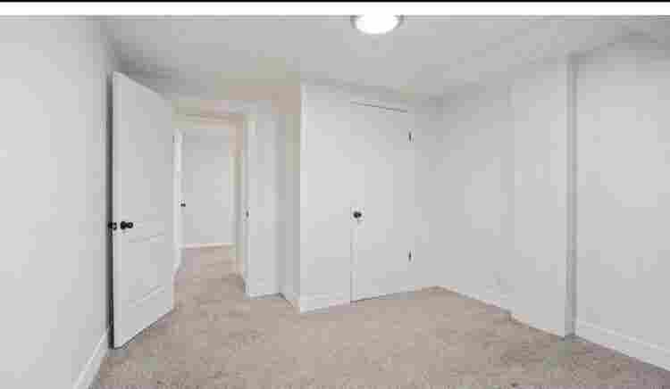 Looking for a male roommate