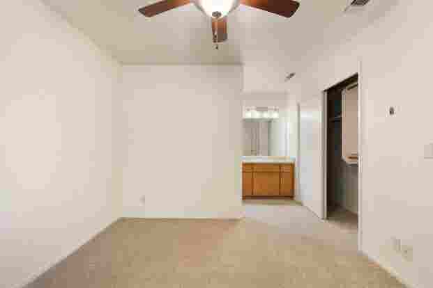 RENT/SHARE B APARTMENT
