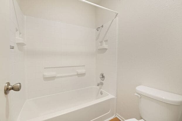 SHARE  BATH APARTMENT
