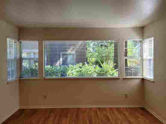 RENT/SHARE B APARTMENT
