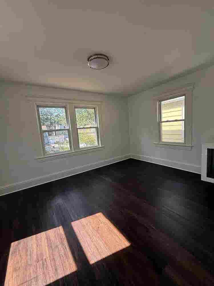 Spacious House Plus Rooms Ready