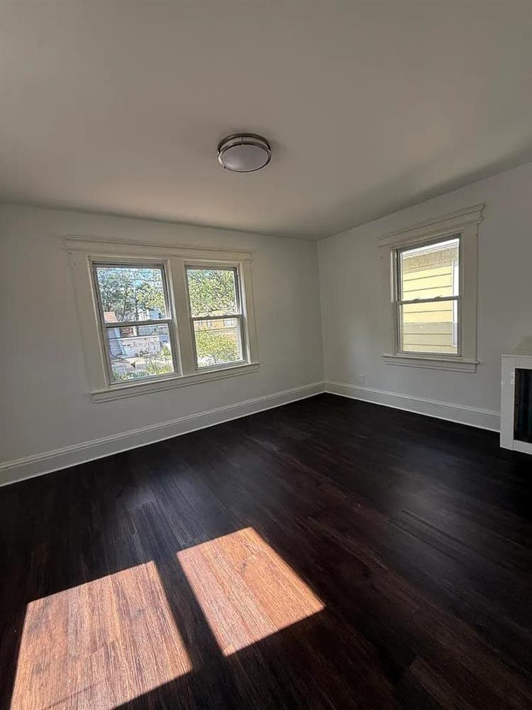 Spacious House Plus Rooms Ready