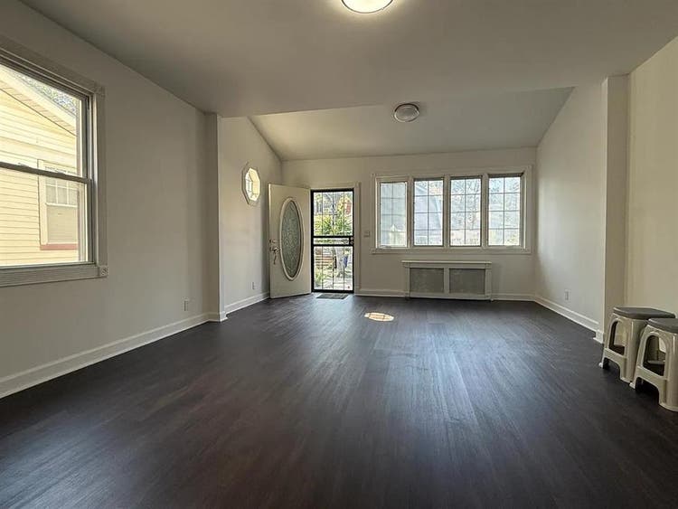 Spacious House Plus Rooms Ready
