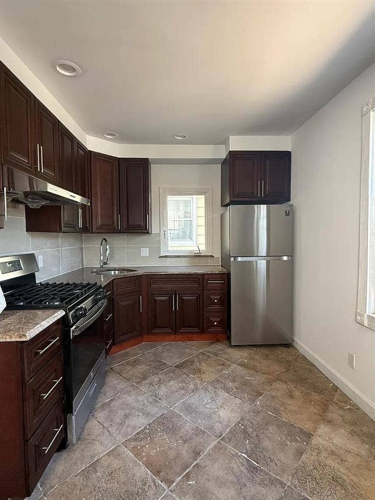 Spacious House Plus Rooms Ready
