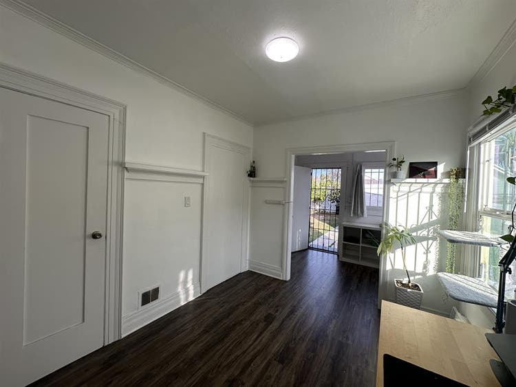 1 Bedroom in Furnished Home!