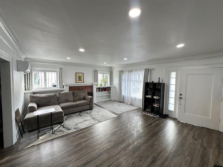1 Bedroom in Furnished Home!