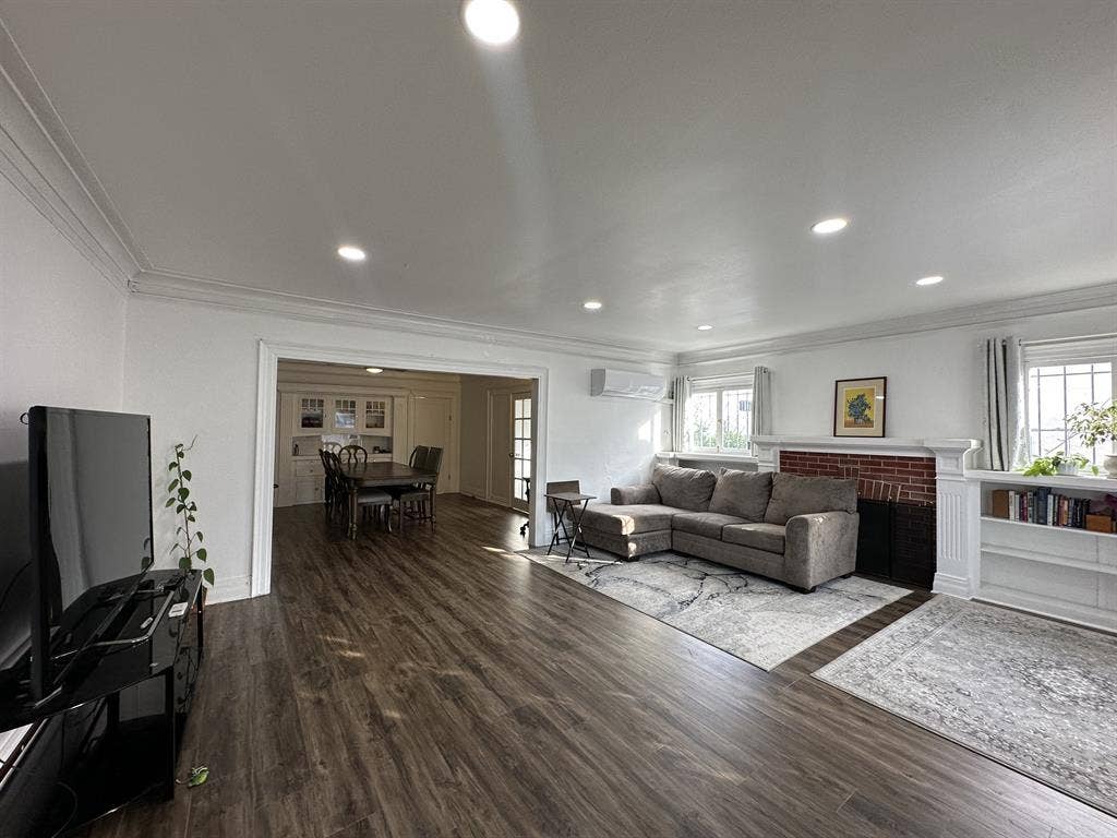 1 Bedroom in Furnished Home!