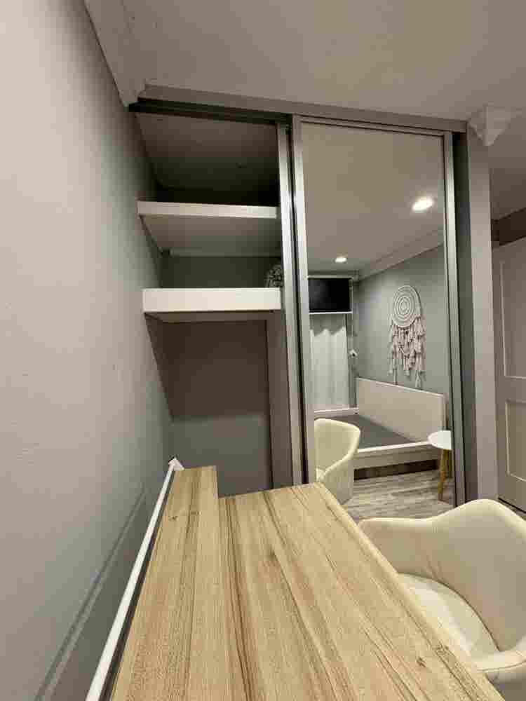 Partially furnished room shared RR
