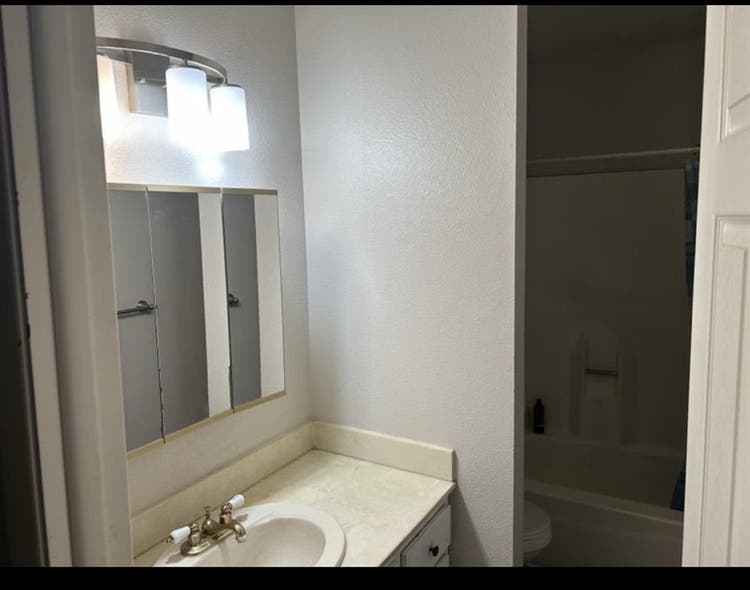 One room for rent . Ready