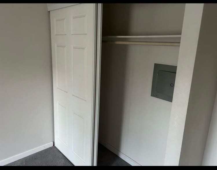 One room for rent . Ready