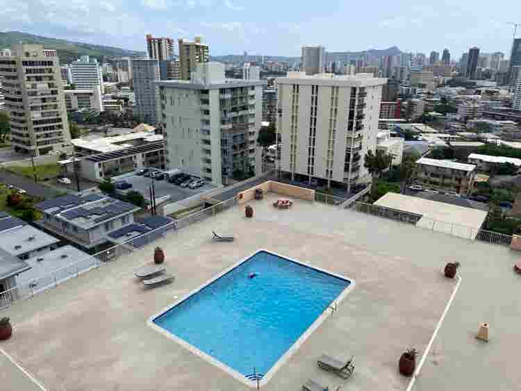 Room near UH  [ starting Nov 1]