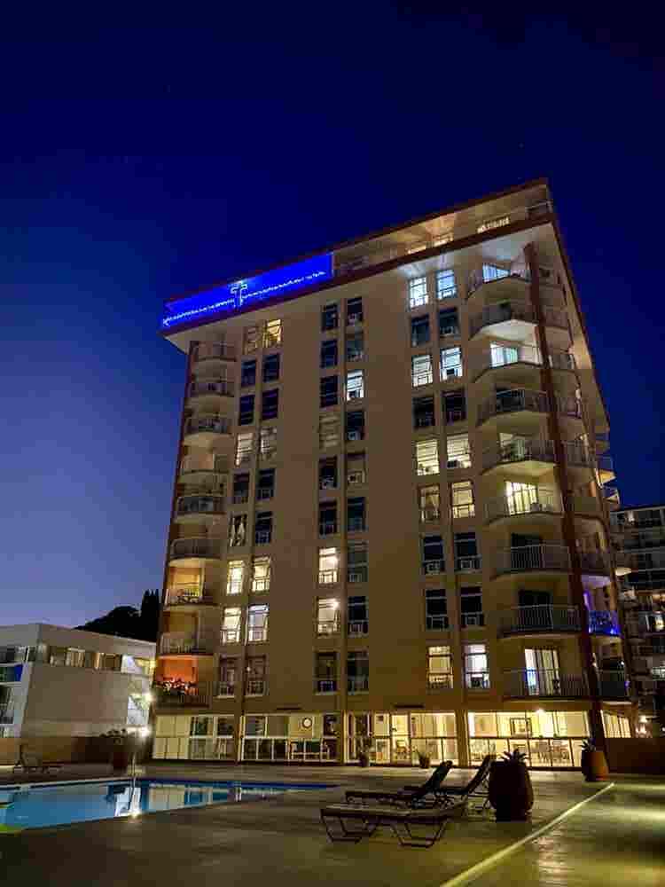 Room near UH  [ starting Nov 1]
