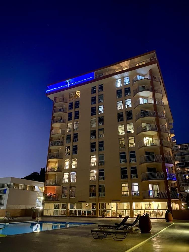 Room near UH  [ starting Nov 1]