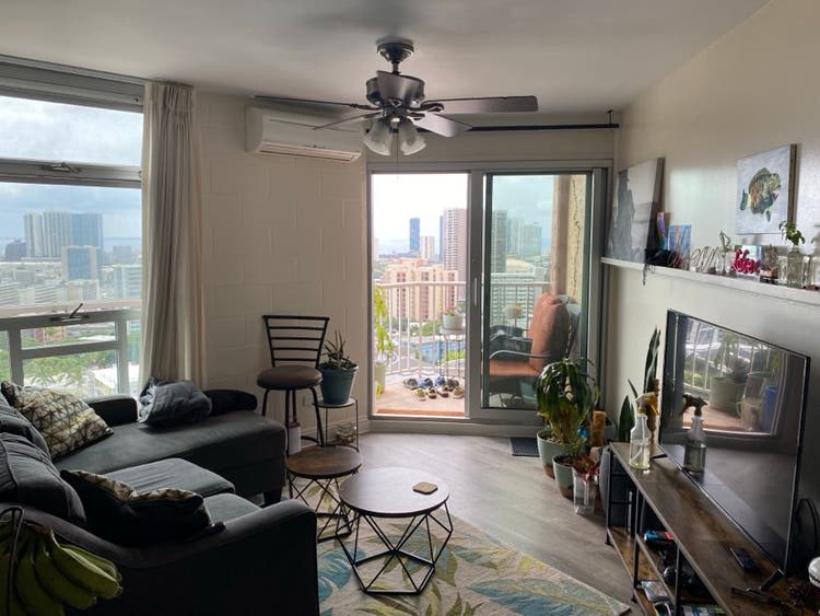 Room near UH  [ starting Nov 1]