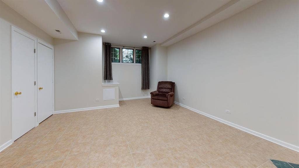 1 BR in Chicago