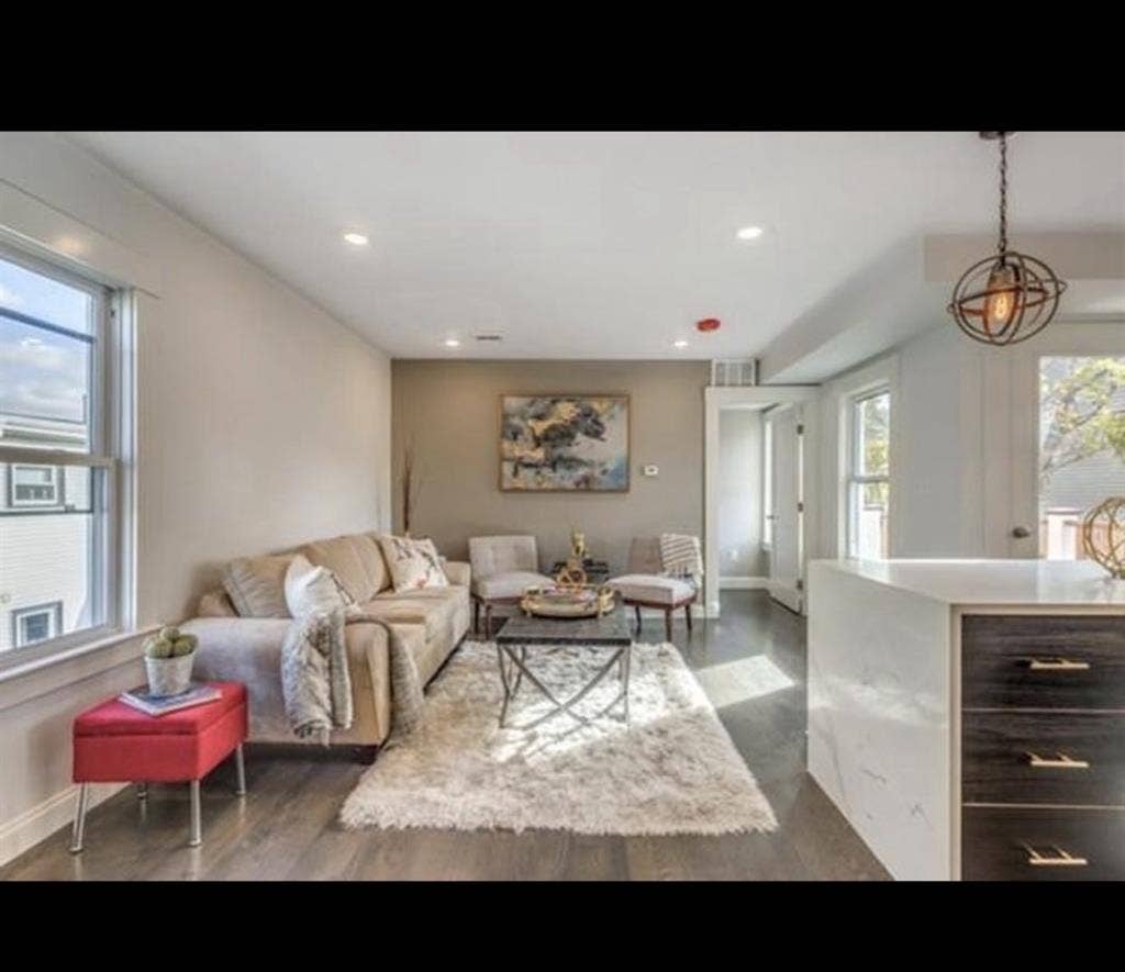 Private Bedroom w/ en-suite bath