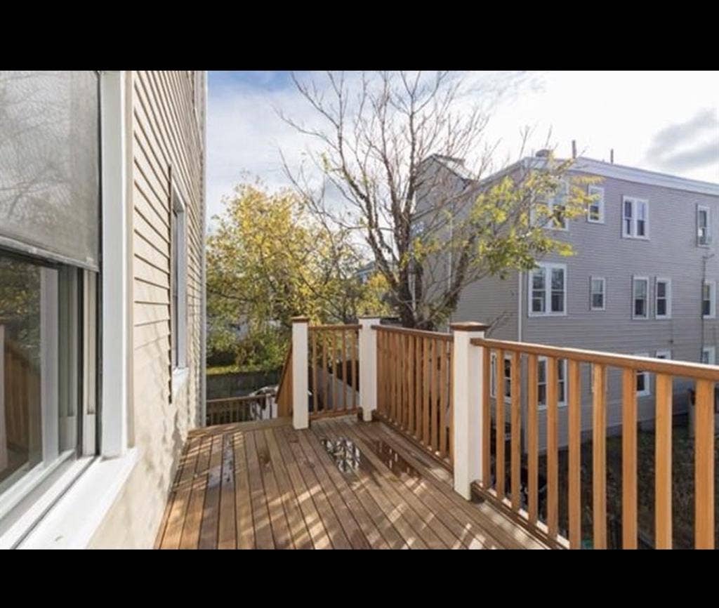 Private Bedroom w/ en-suite bath