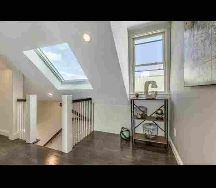 Private Bedroom w/ en-suite bath 