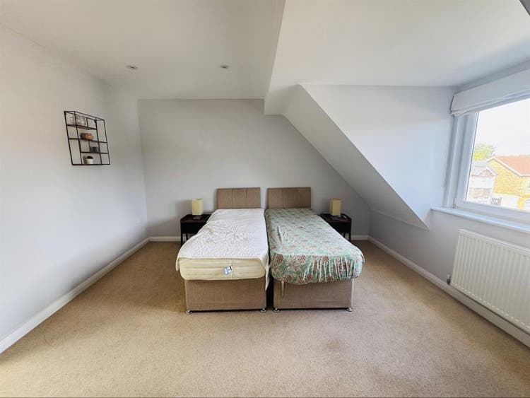 Room in Slough Hi Streett