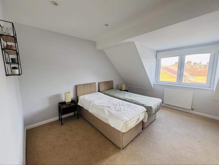 Room in Slough Hi Streett
