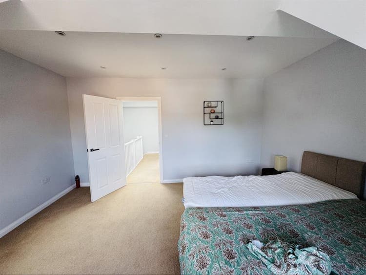 Room in Slough Hi Streett