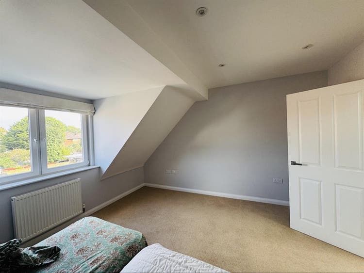Room in Slough Hi Streett