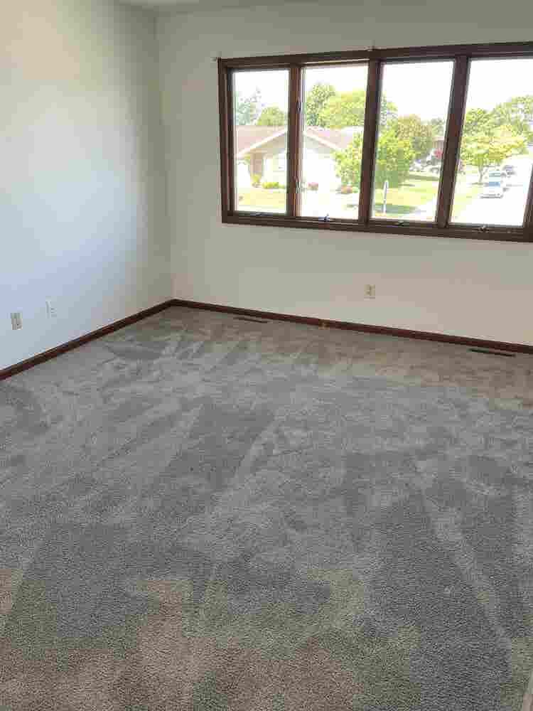 Spacious townhouse with garage