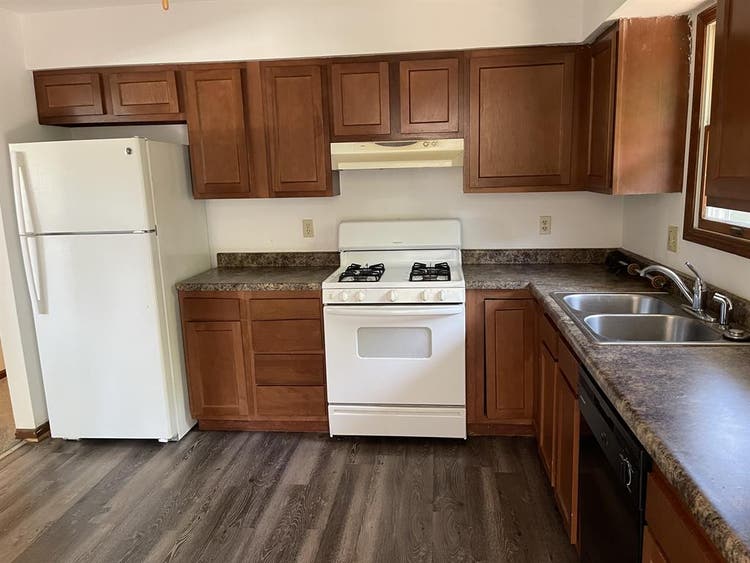 Spacious townhouse with garage