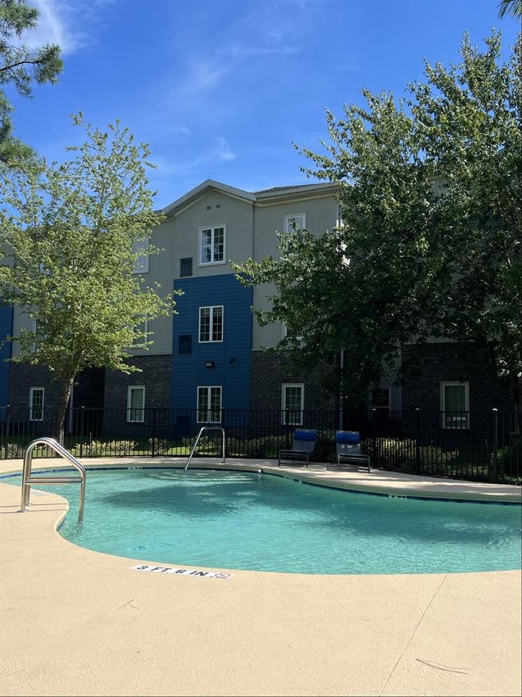 Student housing /  bath