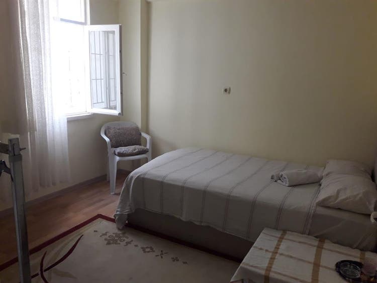 Muratpaşa'da kiralık eşyalı oda.