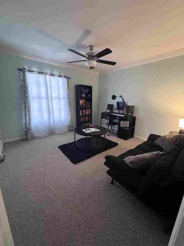 Room for Rent in 2-Bdrm Townhouse