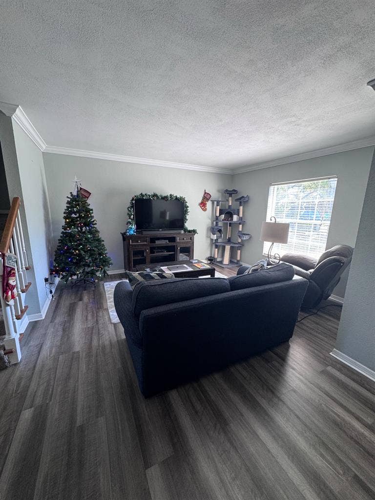 Room for Rent in 2-Bdrm Townhouse