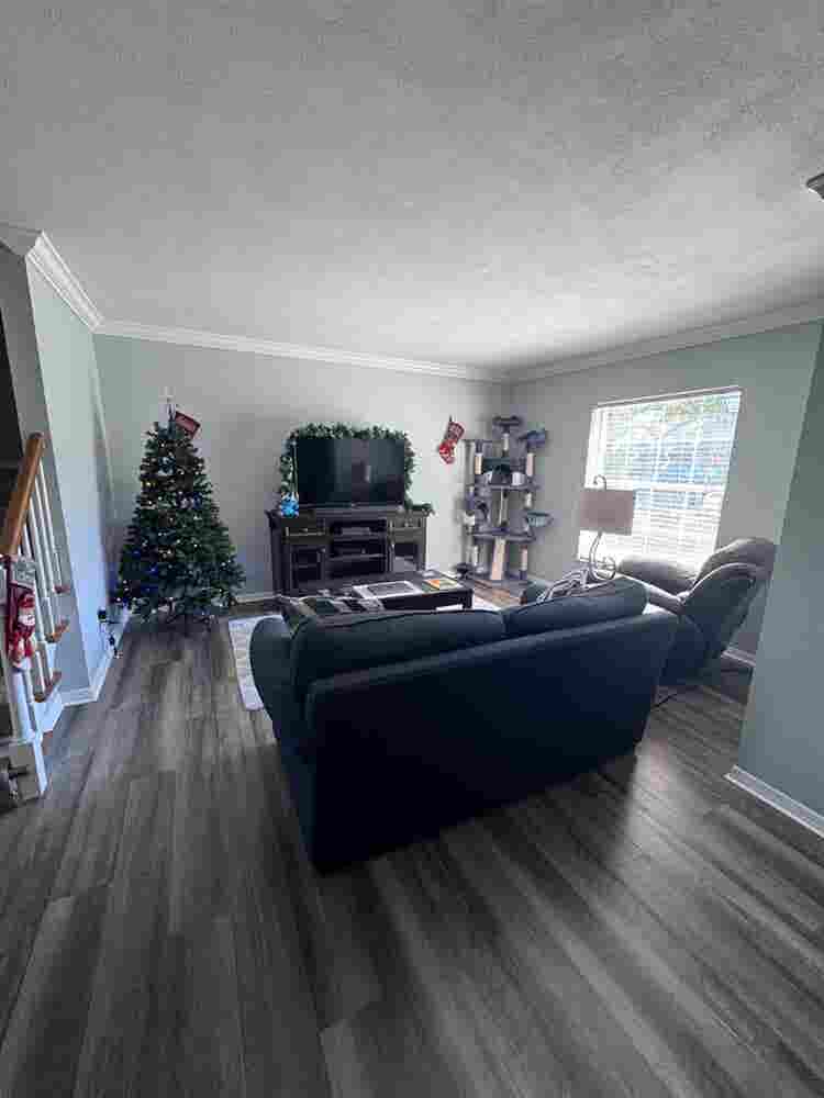 Room for Rent in 2-Bdrm Townhouse
