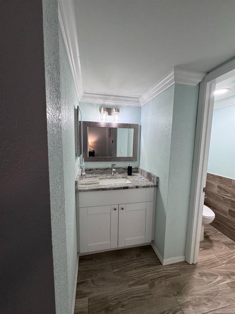 Room for Rent in 2-Bdrm Townhouse
