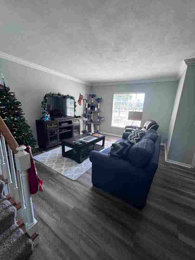 Room for Rent in 2-Bdrm Townhouse