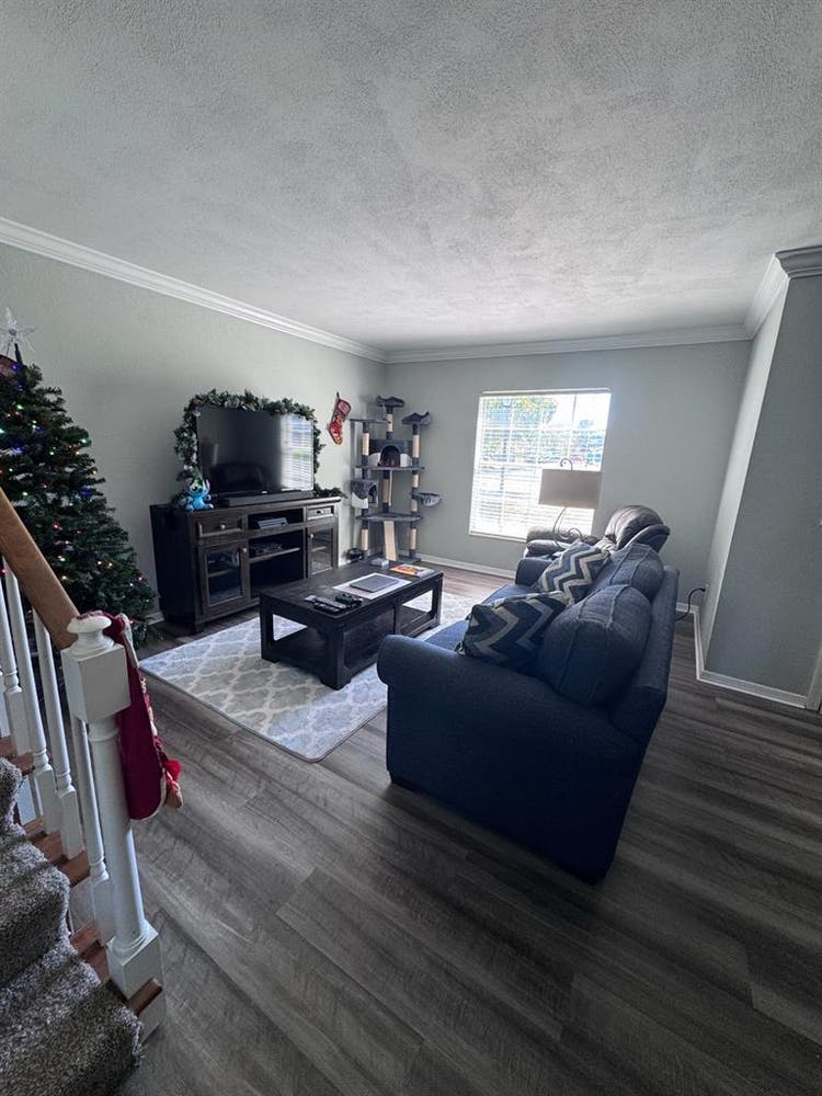 Room for Rent in 2-Bdrm Townhouse