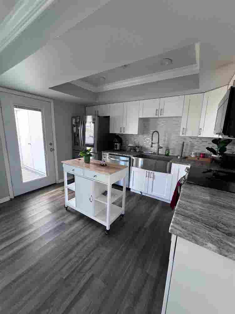 Room for Rent in 2-Bdrm Townhouse