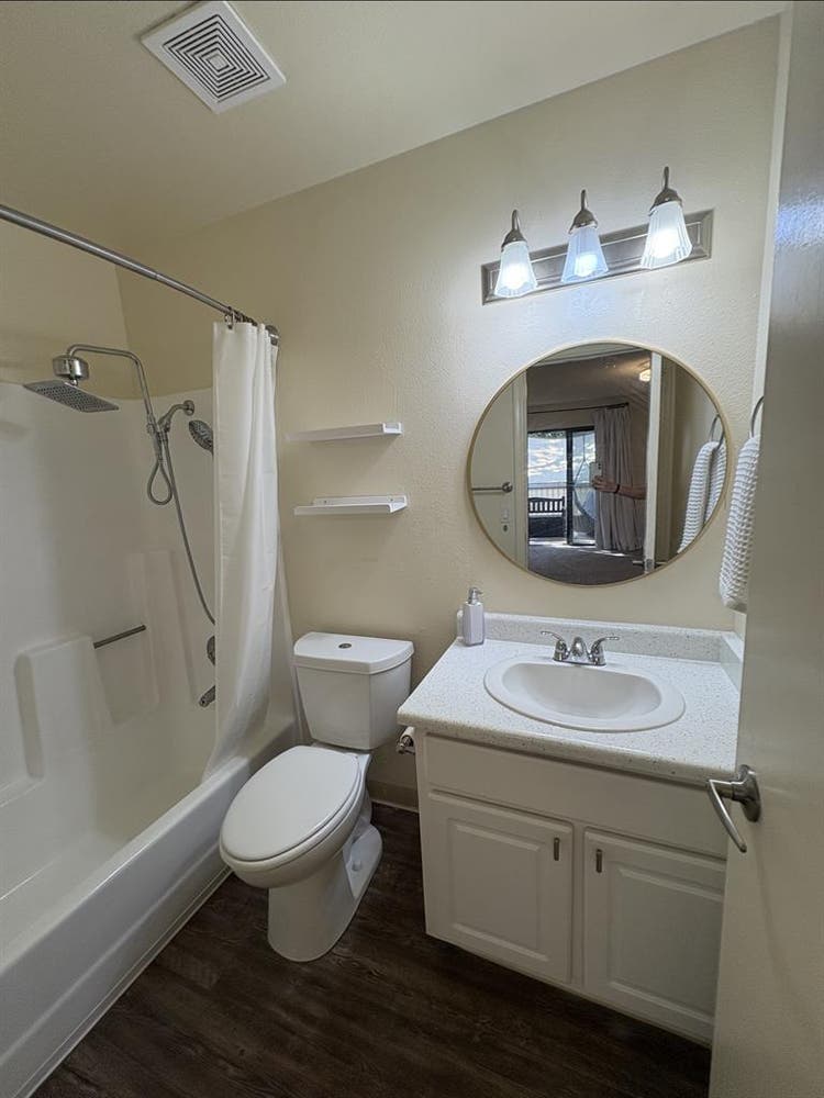 Master Bedroom w/ Private Bathroom