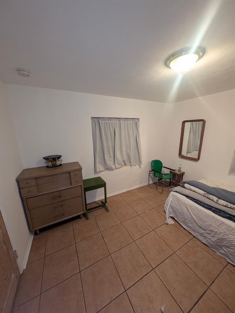 Room for rent. 1 year lease.